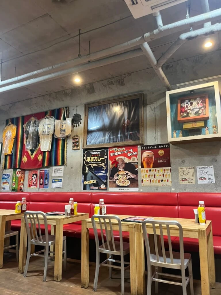横須賀観光 どぶ板通り 飲食店内観