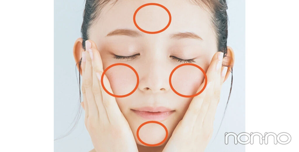 メラニンぐすみには、肌荒れ予防効果を備えた美白美容液を投入