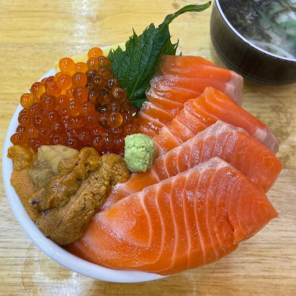 小樽　三角市場　海鮮丼