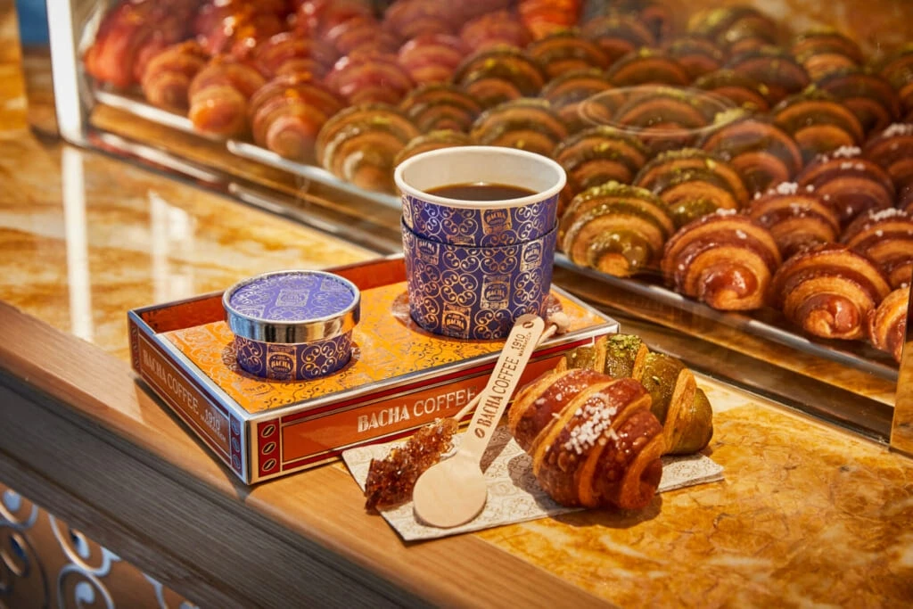 Bacha Coffee (バシャコーヒー) コーヒーとクロワッサン