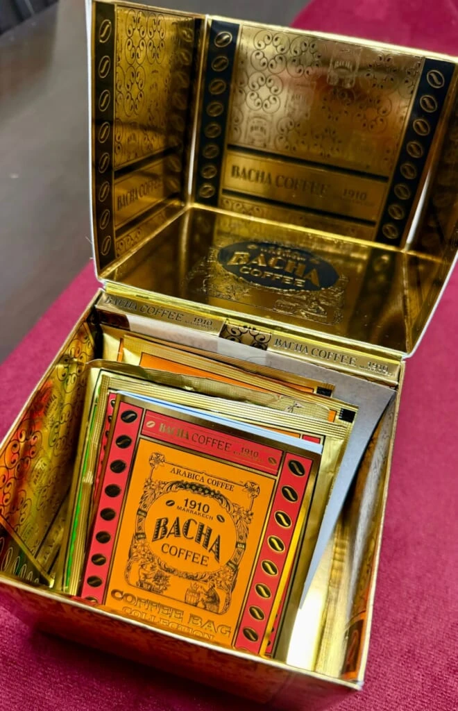 Bacha Coffee (バシャコーヒー) 化粧箱の中に入っているドリップコーヒー