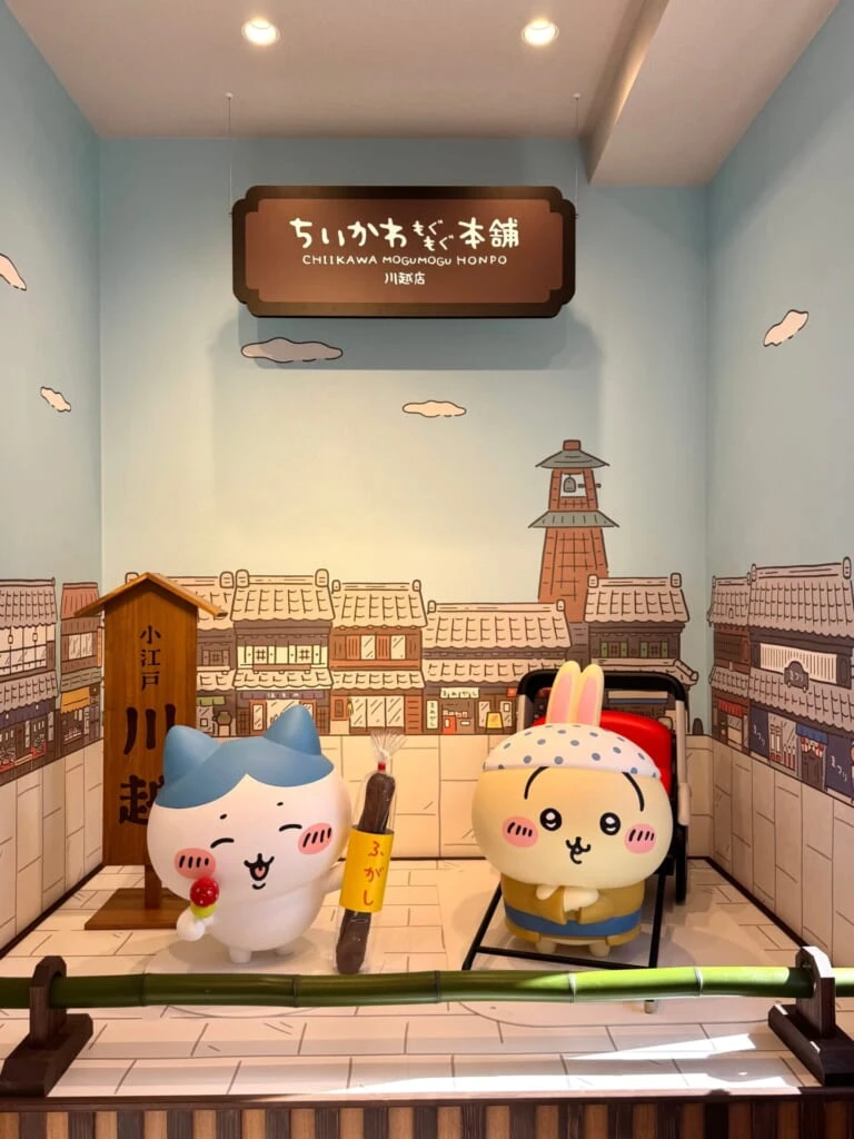 ちいかわもぐもぐ本舗 川越のフォトスポット。ハチワレとうさぎ