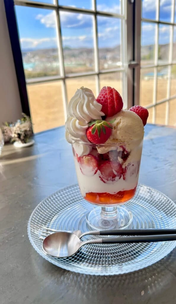 Fast Blue Cafe　strawberry parfait