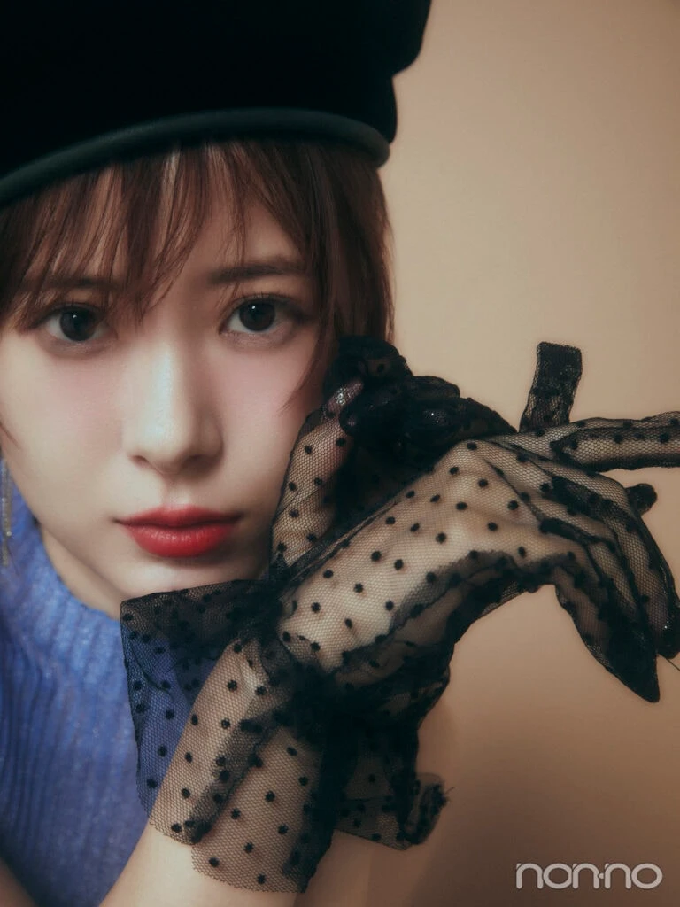 帽子と手袋をつけ、レトロな雰囲気の衣装のモーニング娘。’25生田衣梨奈さんのアップ写真