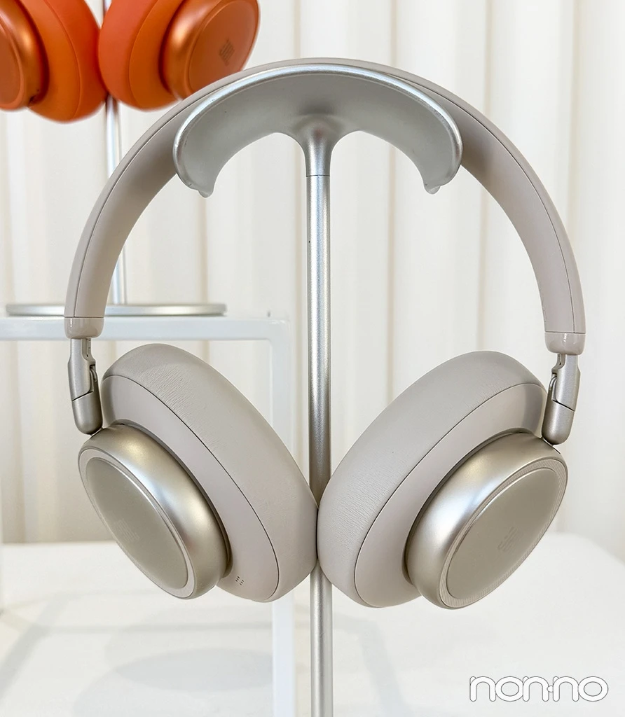 オーバーイヤータイプ『JBL Live 780NC』のシャンパン
