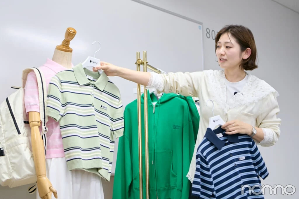 スタイリストの石田綾さんが大学生コーデのポイントを説明