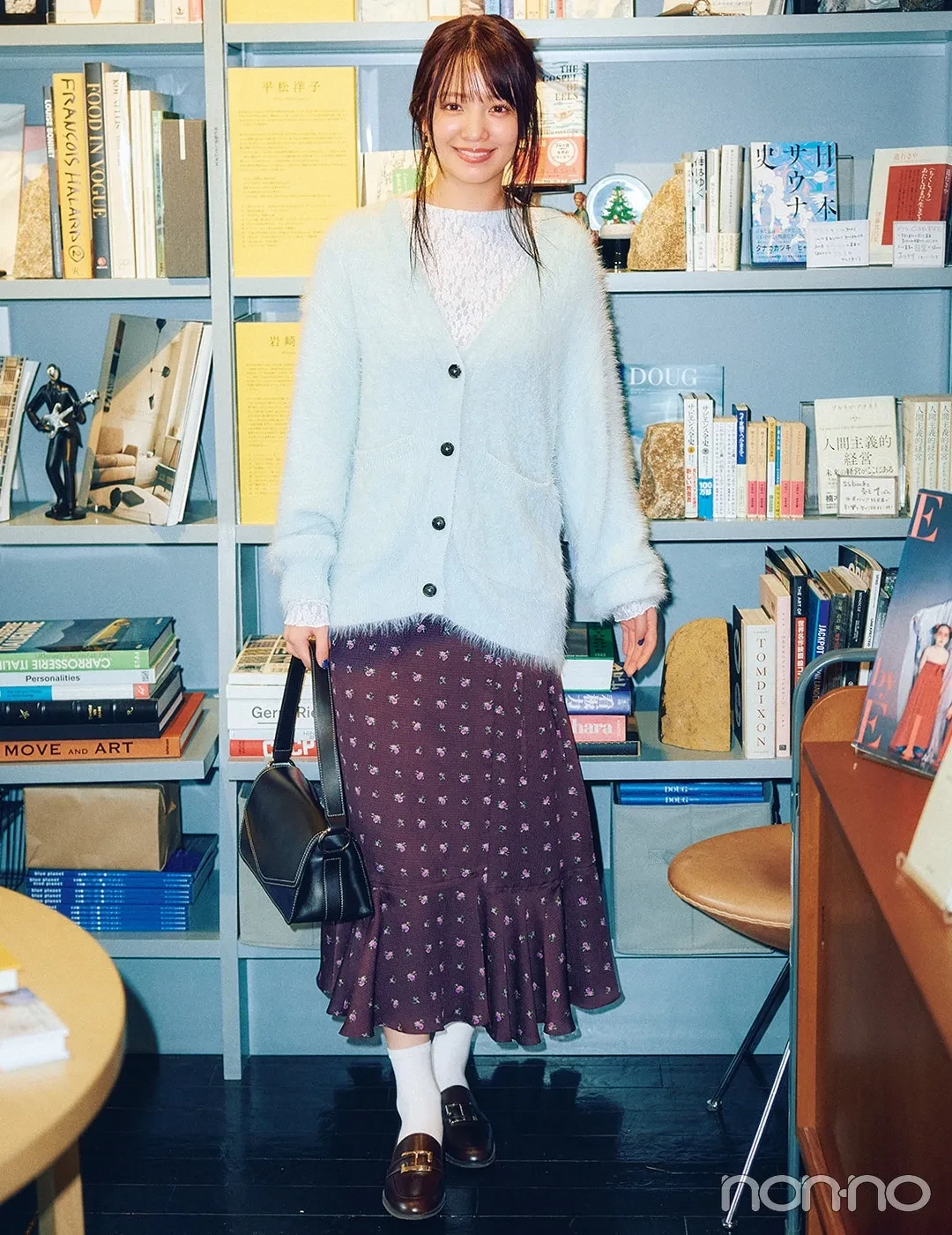 横田真悠の大学生1週間コーデ、日曜日のスカートスタイル