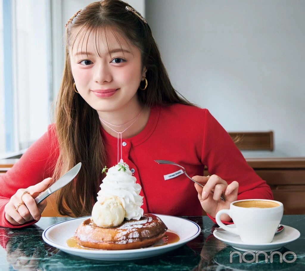 紺野彩夏のカフェに行く日のメイク＆コーデ
