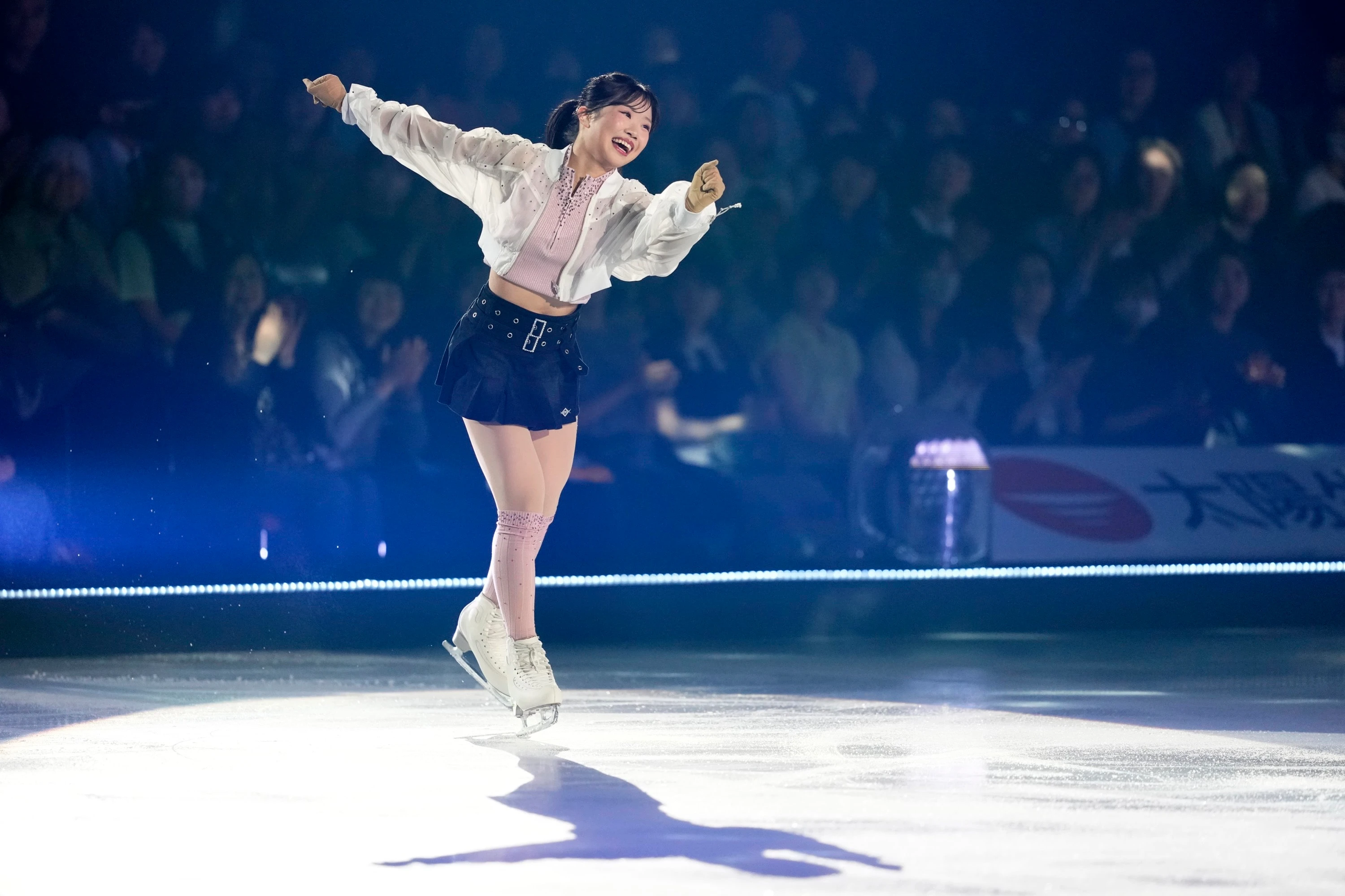 ファンタジーオンアイスでの中井亜美 「僕たちの未来」with 家入レオ