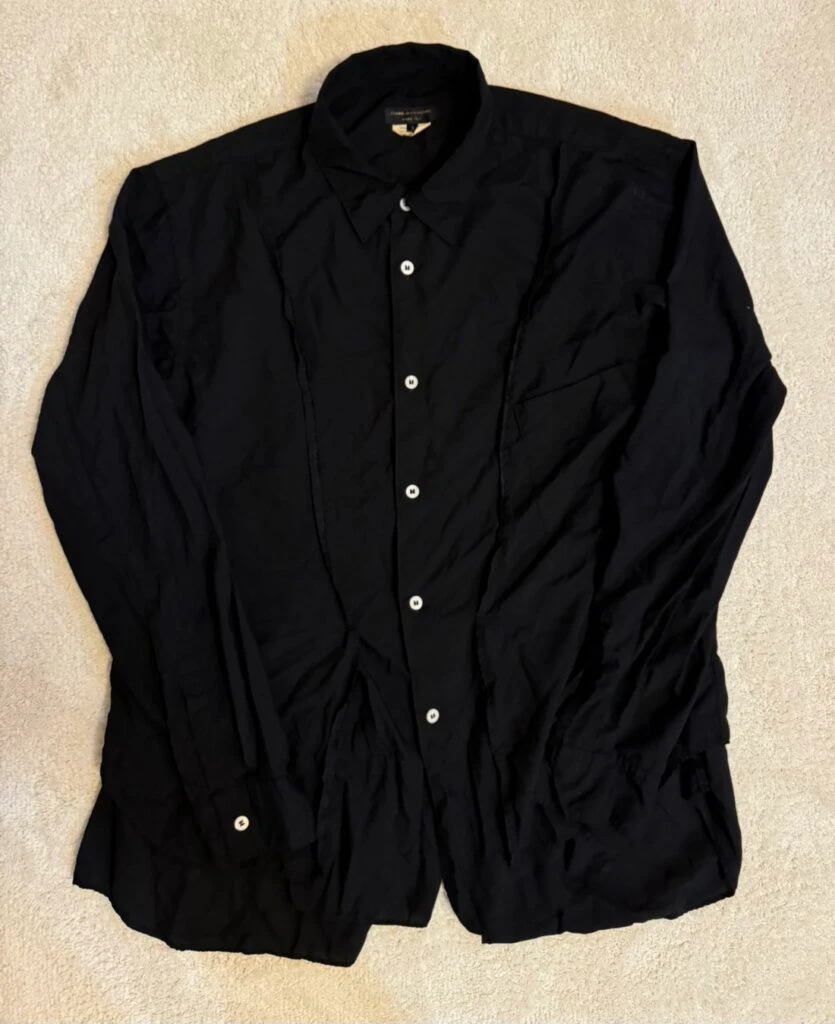 友野一希さんの私服、COMME des GARÇONS HOMME PLUSのシャツ