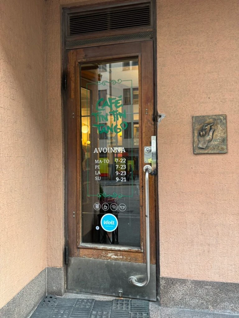友野一希さんがヘルシンキで見つけたカフェの外観