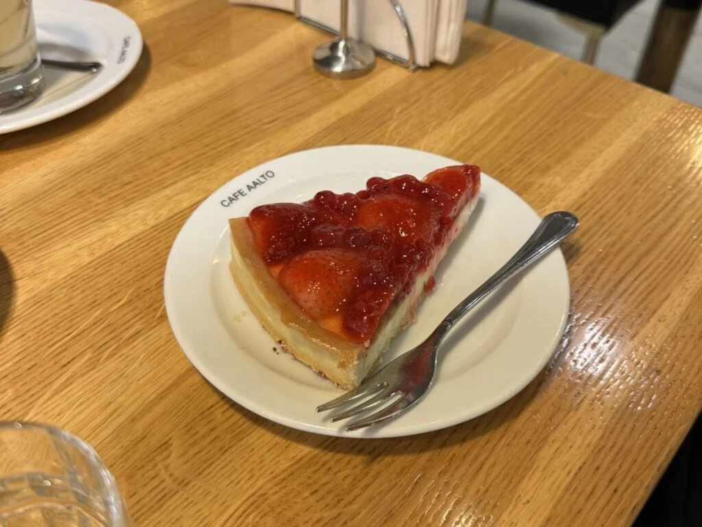 カフェ・アアルトで食べたいちごタルト