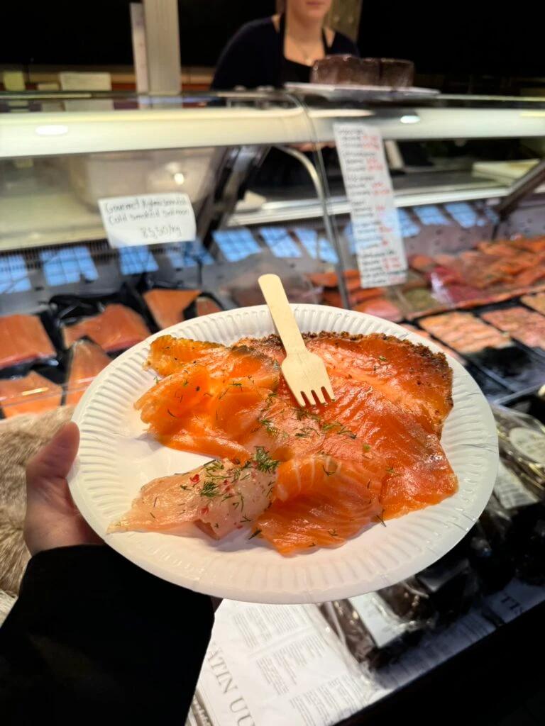 ヘルシンキのオールドマーケットホールで食べたサーモン