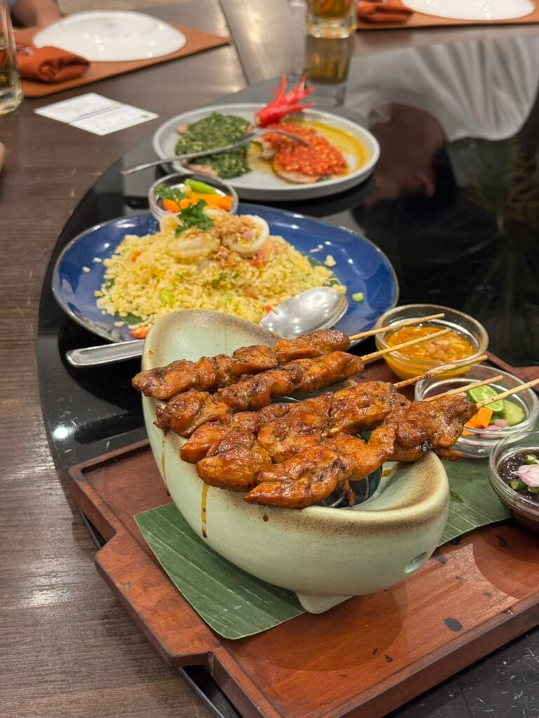 アジアンオープントロフィーのジャカルタの食事(友野一希さん撮影)