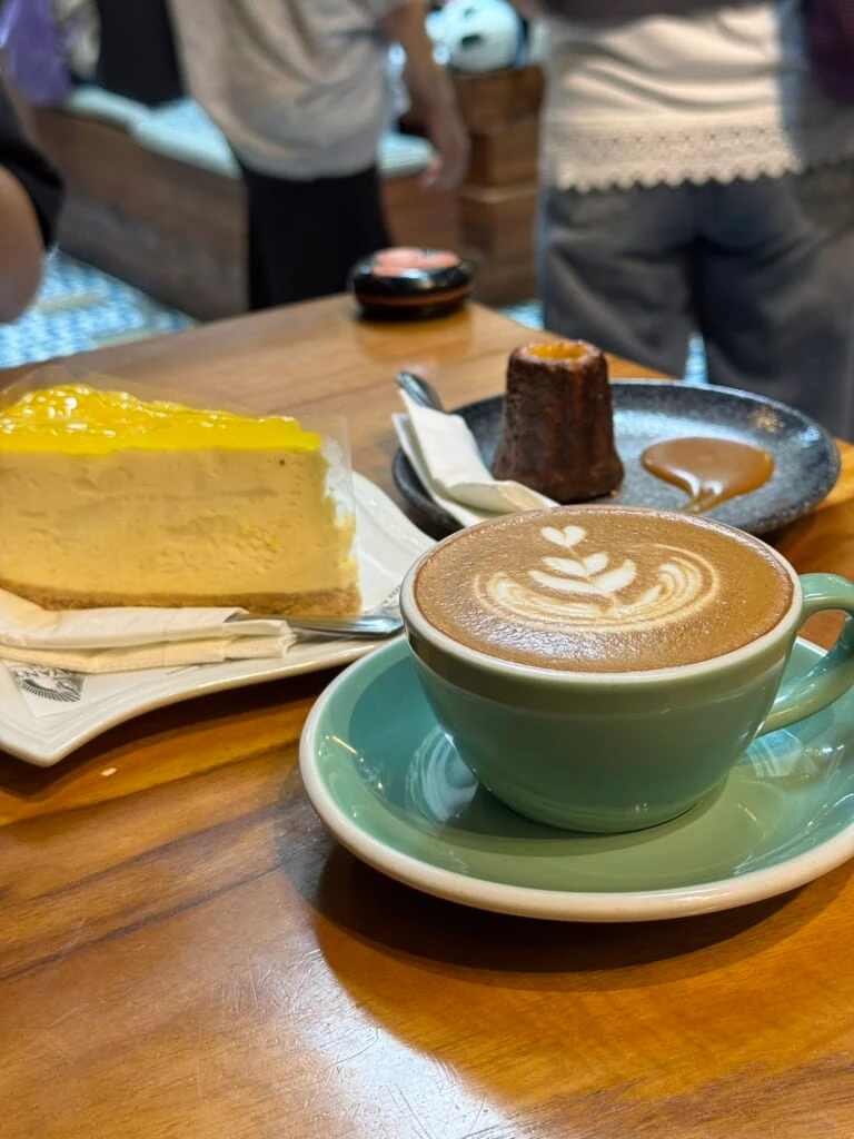 アジアンオープントロフィーのジャカルタのカフェのコーヒー(友野一希さん撮影)