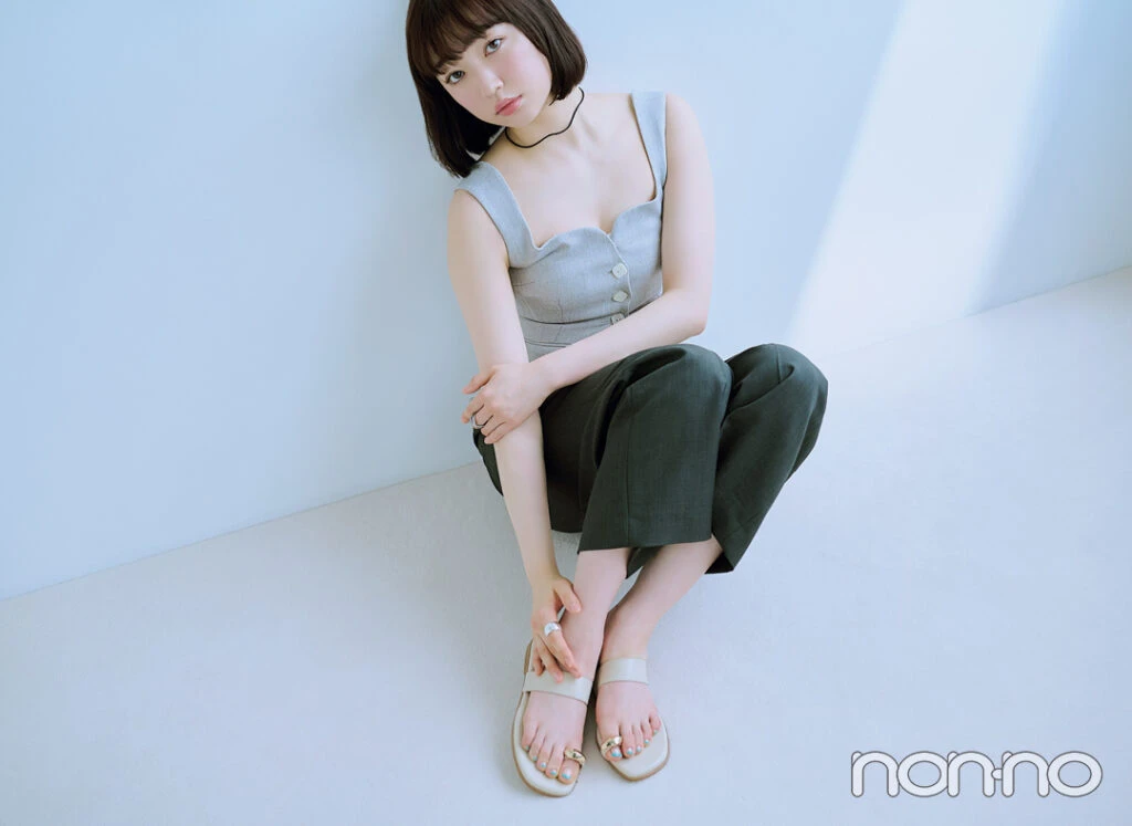 小宮山莉渚の莉渚のペディキュアモデルカット6