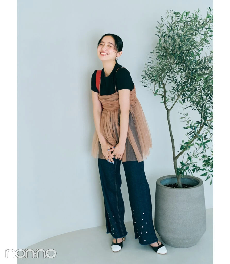 堀田真由の2024真夏のトレンドコーデ方程式モデルカット