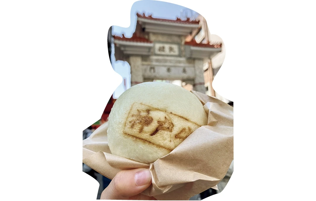 食べ歩きでご当地グルメを堪能!(ちゃちゃさん・大学2年)