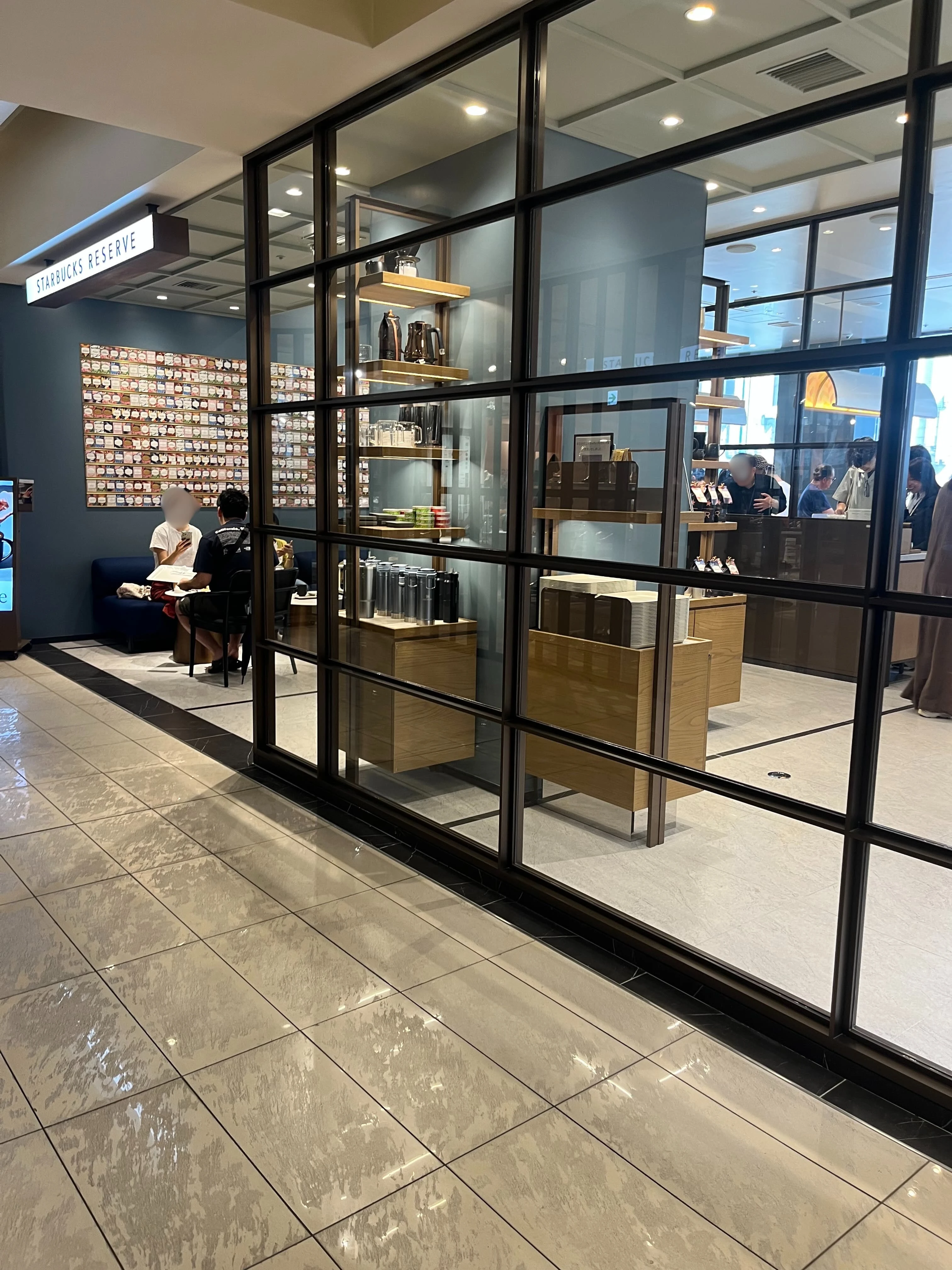 スターバックスリザーブ®カフェ 外観
