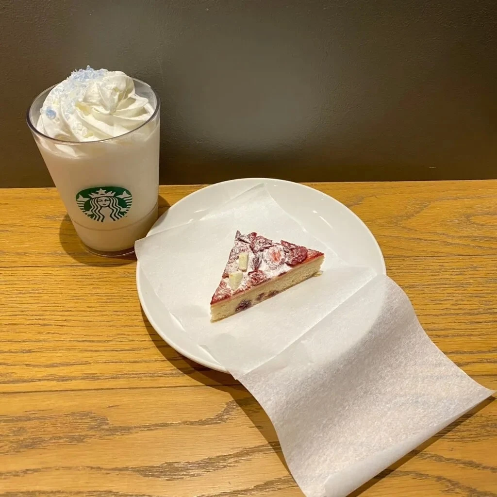 スタバ新作　ストロベリー&クランベリー ブリスバー