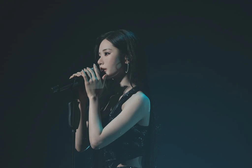 ソロステージを披露するfromis_9のジウォン