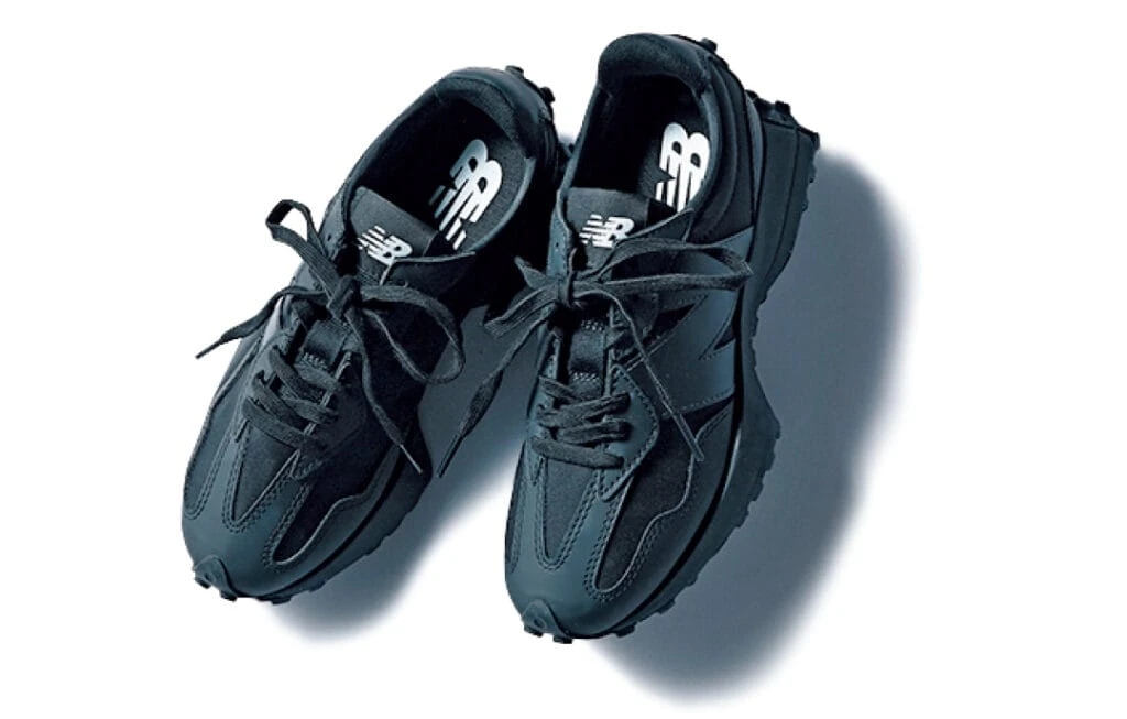 バイトにもおすすめの黒スニーカー「New Balance327 ブラック」