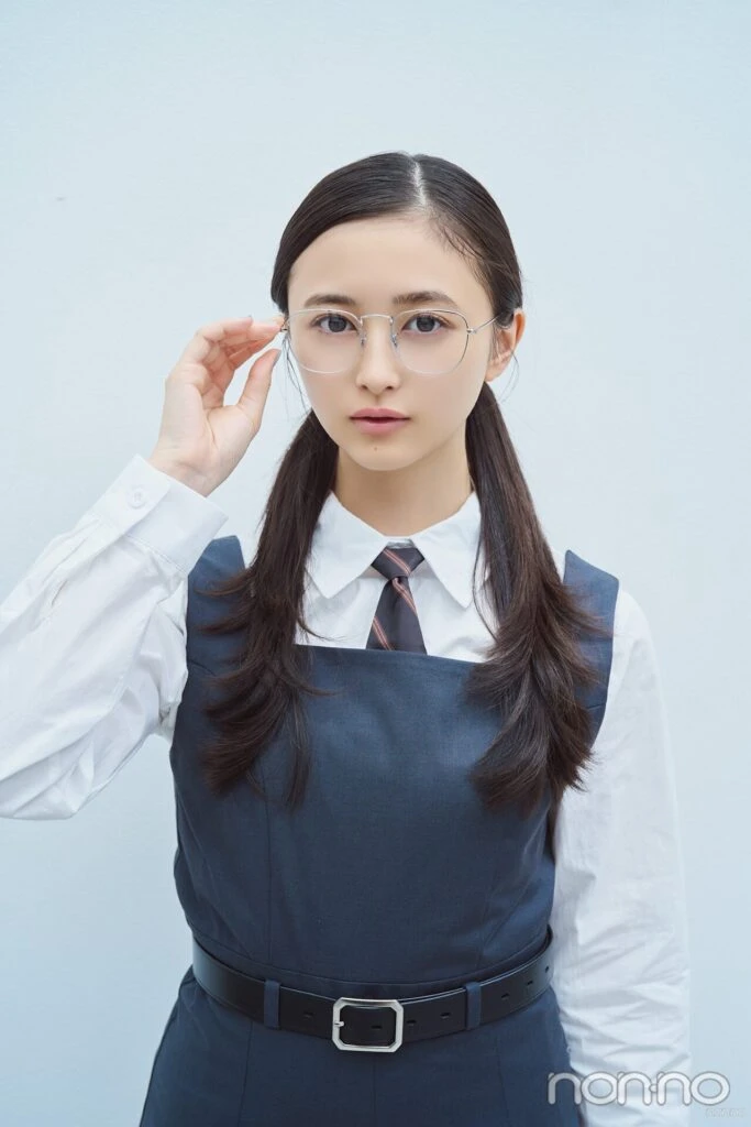 井上和のロゴキャップ×毛先はねツインテール帽子外しカット