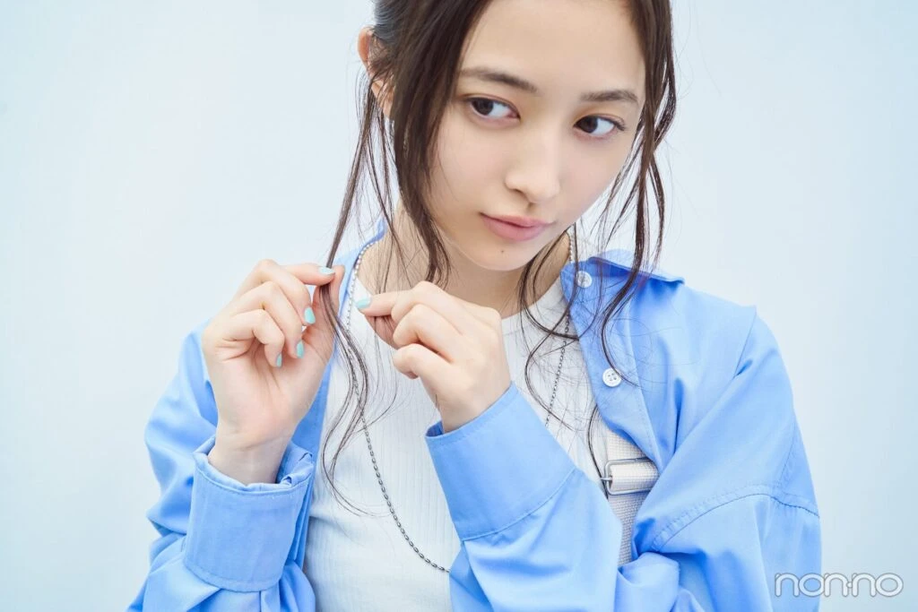 井上和の効かせ色キャップ×後れ毛多めのゆるポニテプロセスカット２