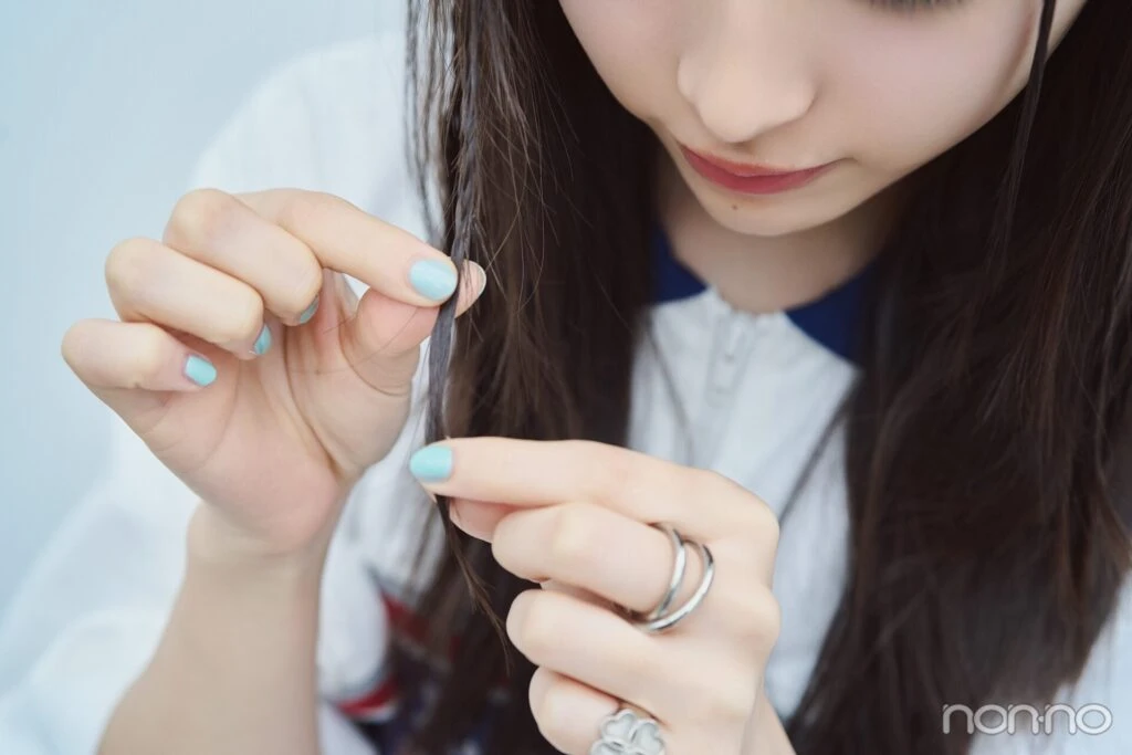 井上和のメンズみキャップ×細三つ編みのダウンスタイルプロセス２