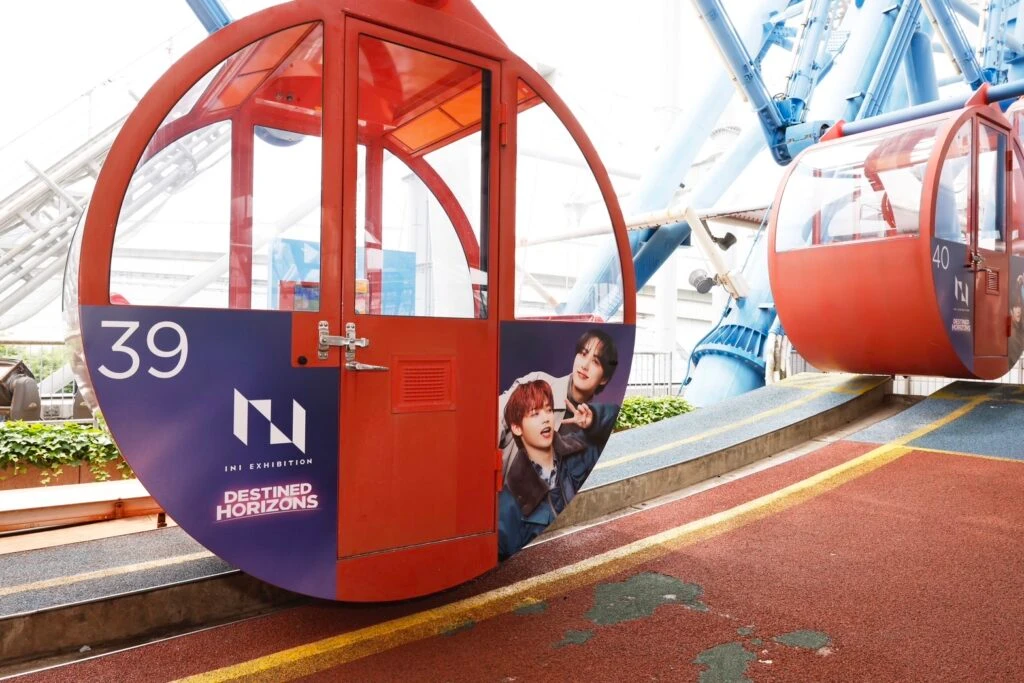 『 INI EXHIBITION -DESTINED HORIZONS- 』の観覧車コラボレーション
