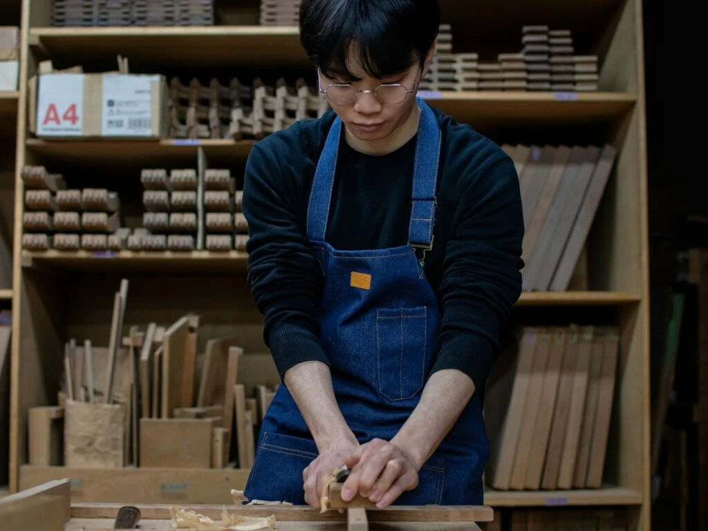 かんながけに挑戦する友野一希さん