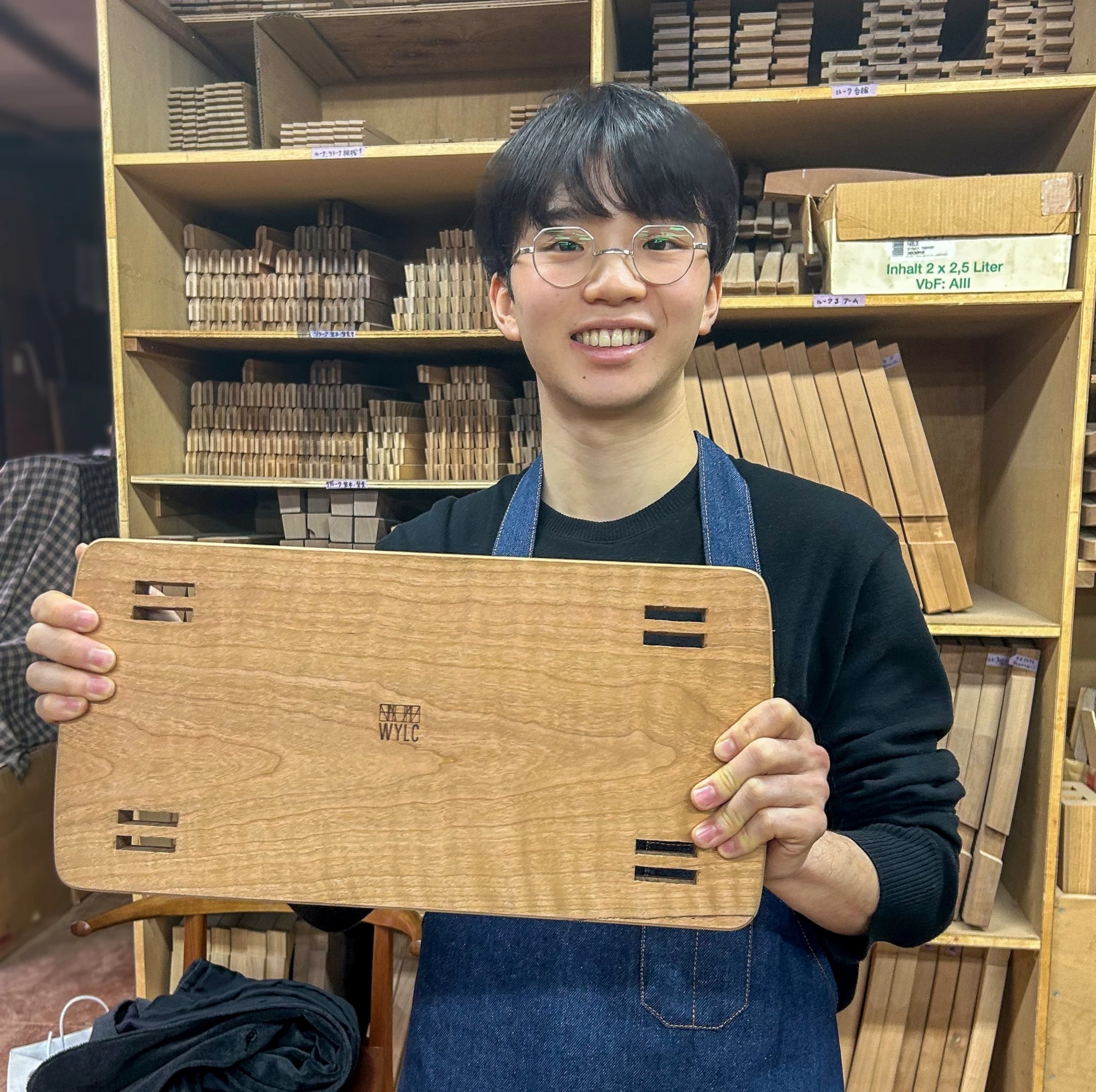 友野一希さんと、作ったスツールの座面