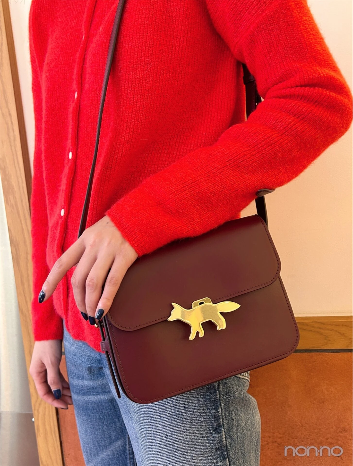 堀田真由のMAISON KITSUNÉのバッグ
