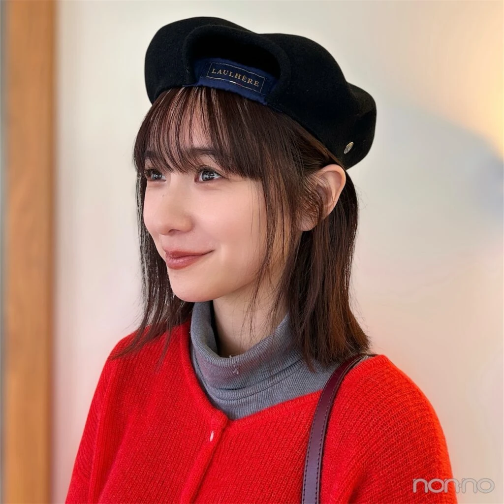 堀田真由のLAULHÈREのベレー帽