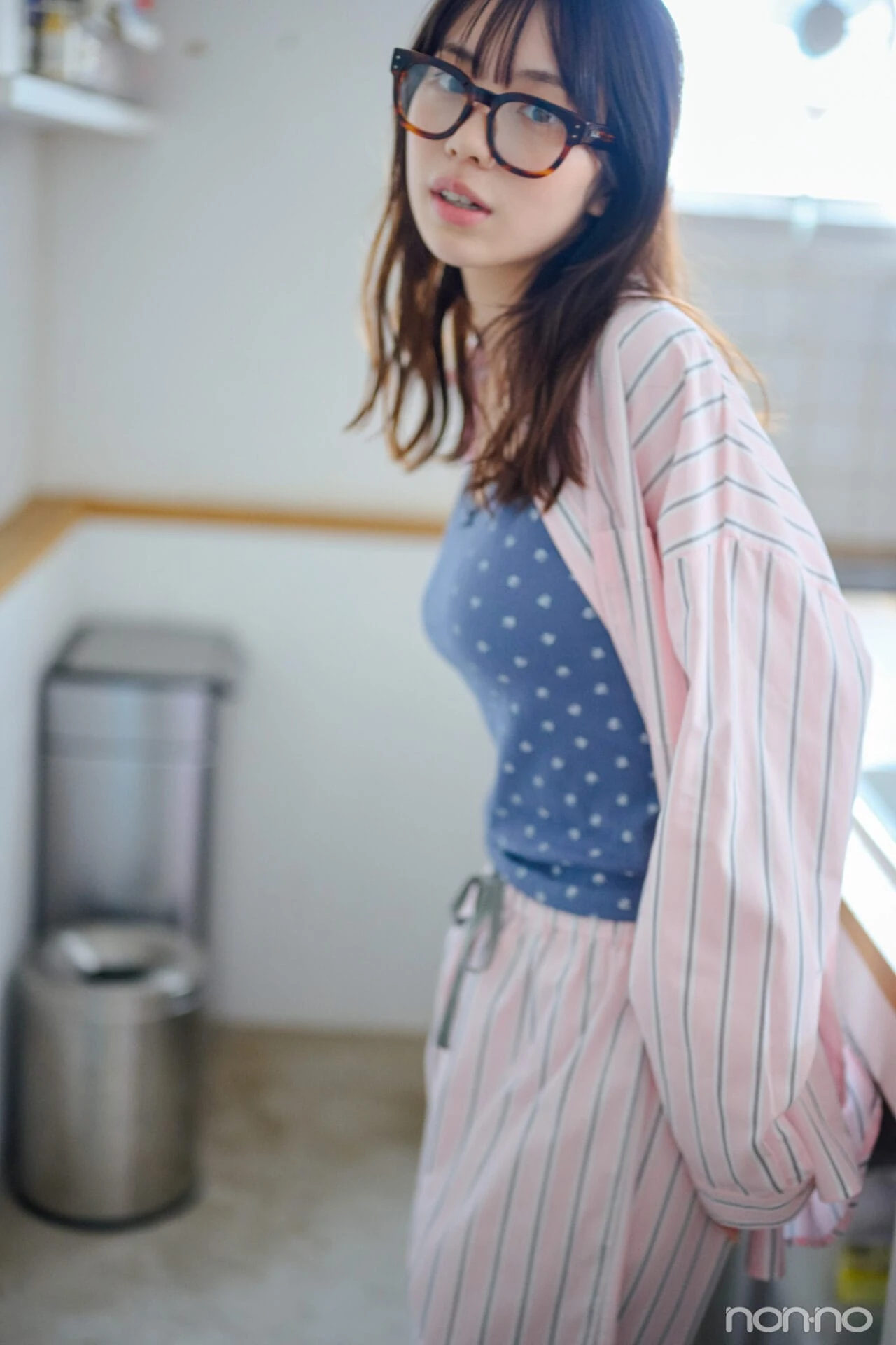 菊地姫奈の夏の肌見せルームウェアユニセックスのボーダーパジャマ