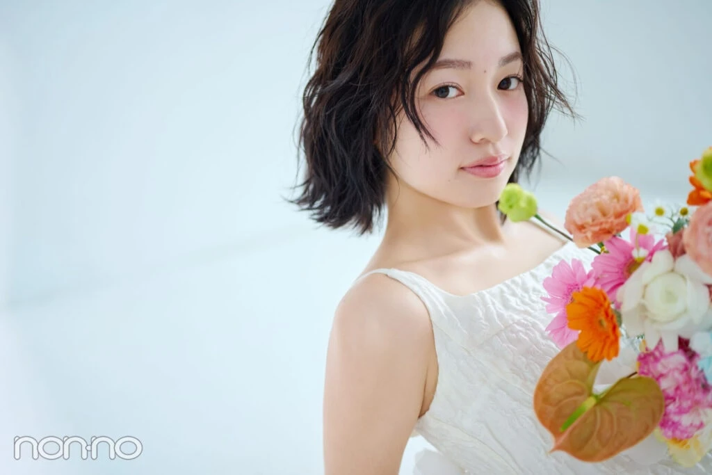 花束を持ったオフラインラブ出演ミミ
