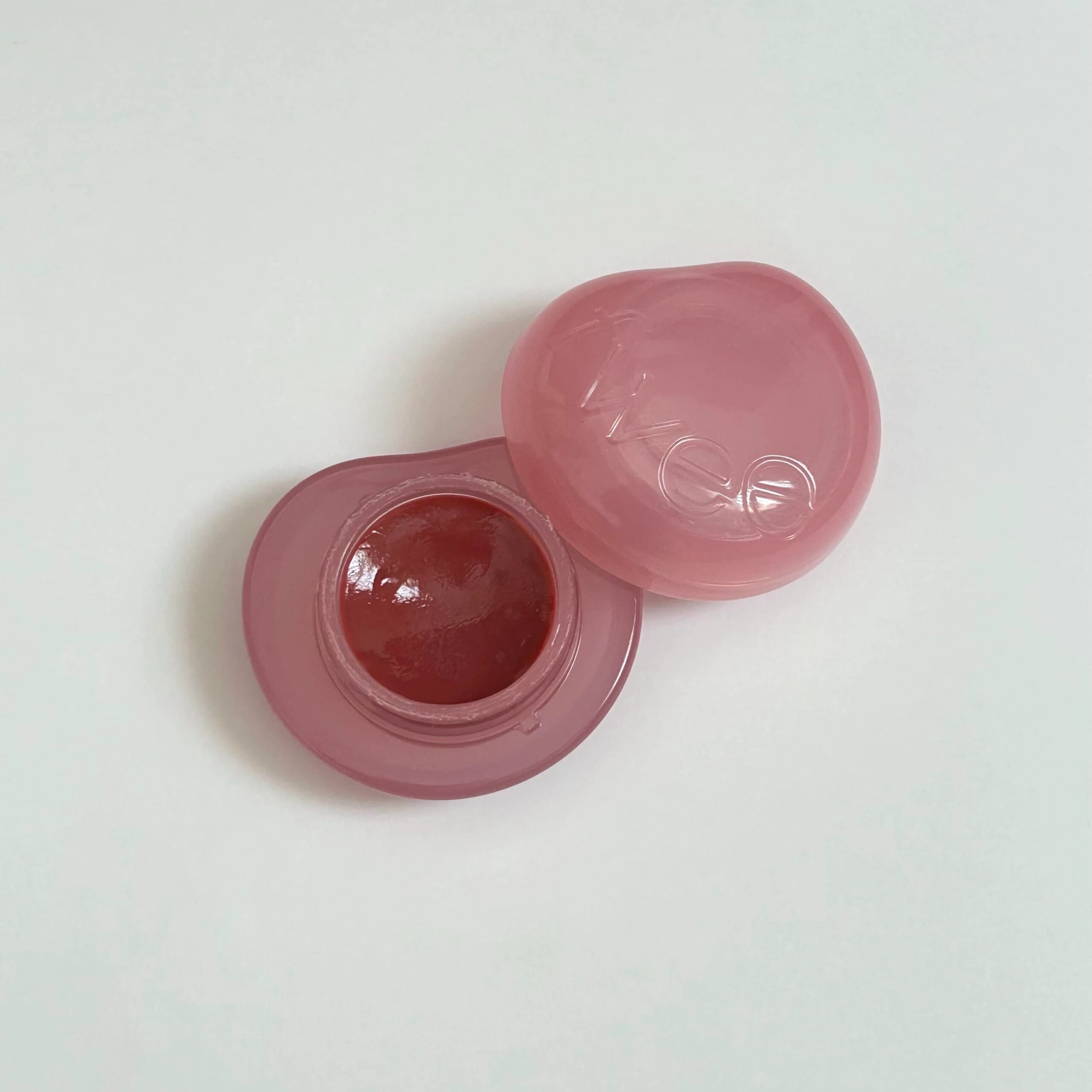リップアンドチーク 蓋が空いている状態の写真
