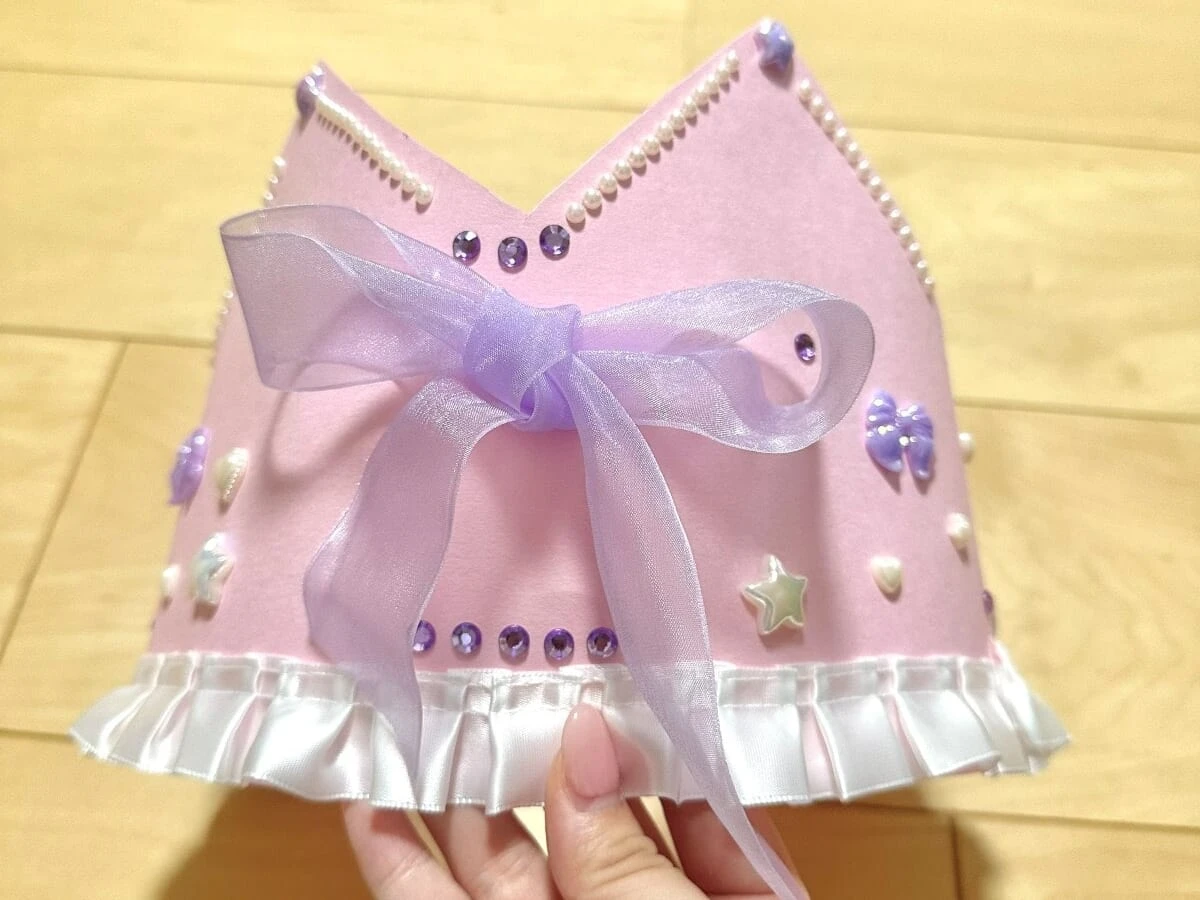 前からみたピンクのペーパークラウン