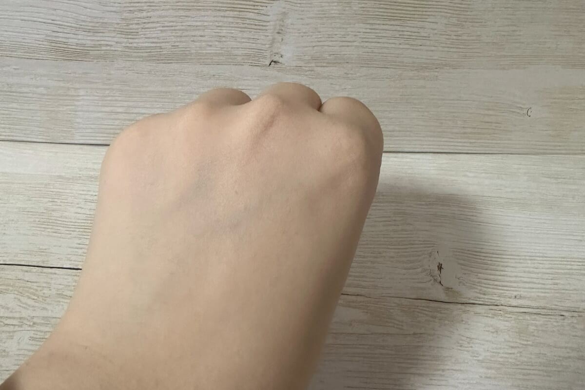 塗った後の手の甲