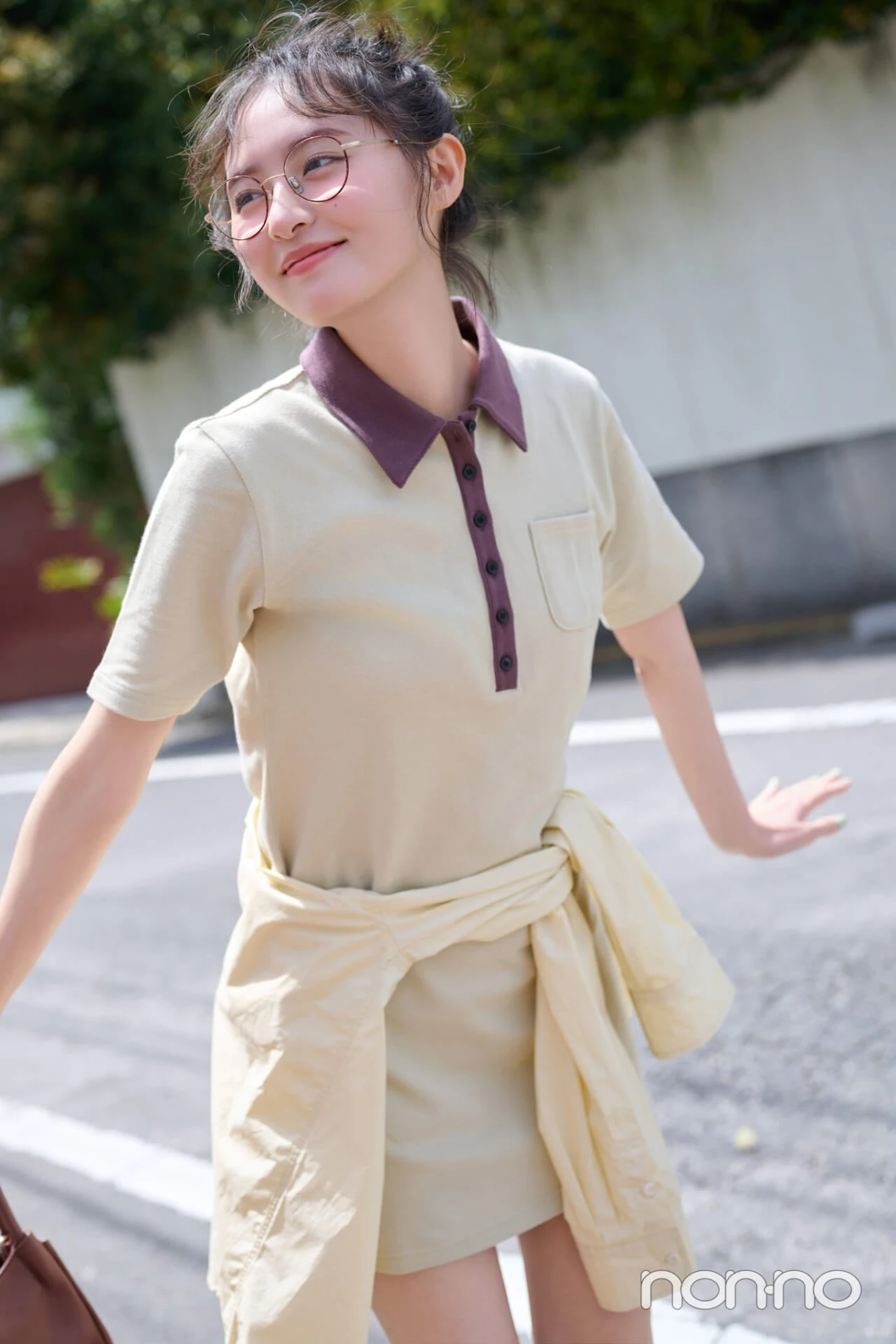 衿つきのミニワンピースを着た遠藤さくら