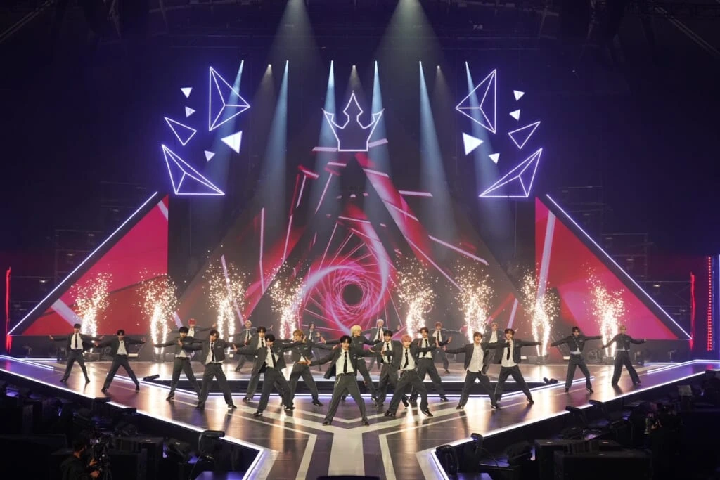 「新世界(SHINSEKAI)」を披露するPRODUCE101JAPAN新世界練習生