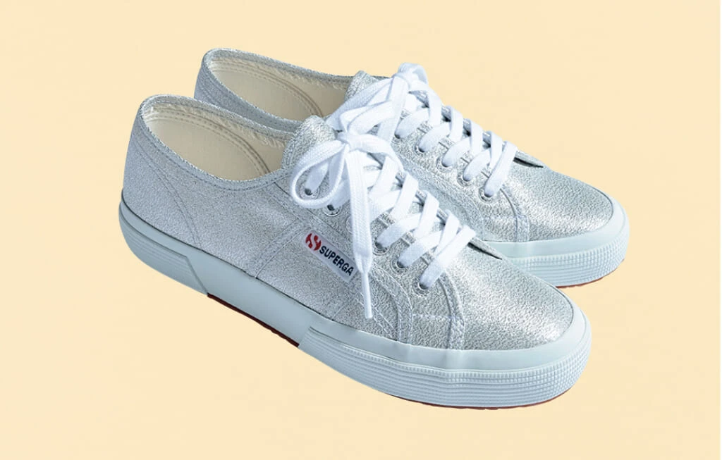 カメイ・プロアクト（SUPERGA）のシルバースニーカー「2750-LAMEW」