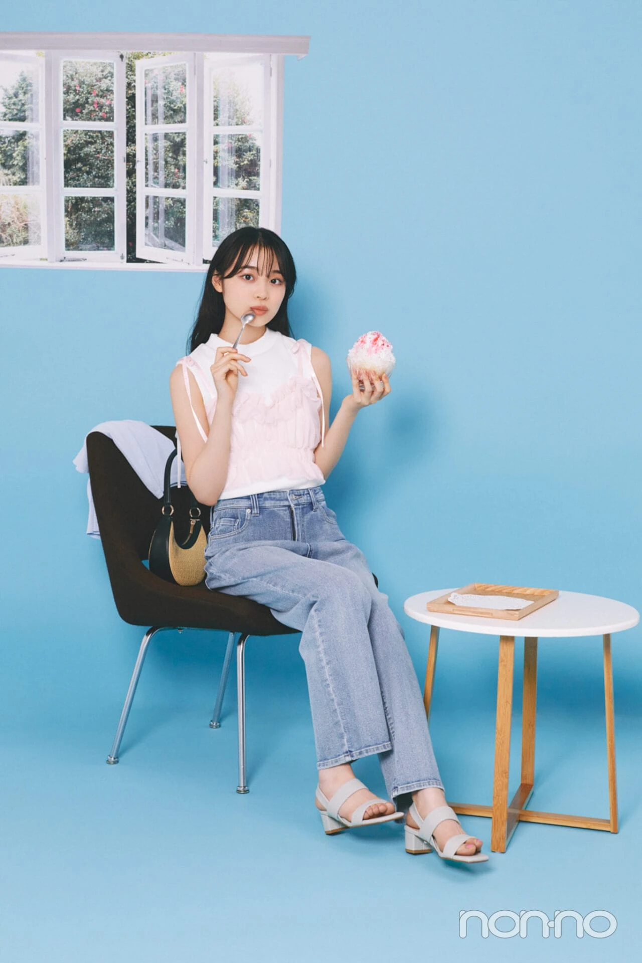 林芽亜里の大学生の一週間コーデ、金曜日のデニムスタイル