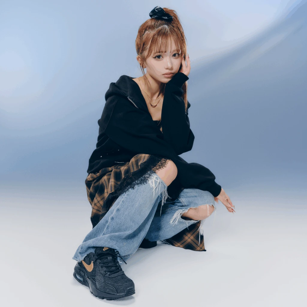 Nike Air Max Excee Denimにチェックスカート×レイヤードパンツを合わせたボーイッシュスタイル