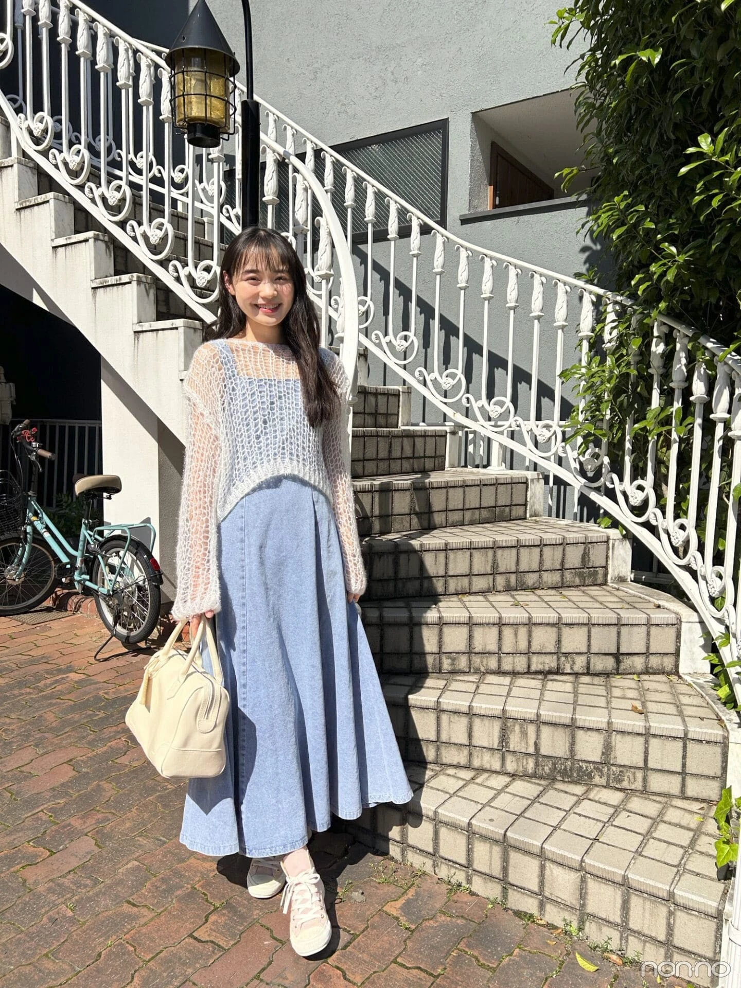 林芽亜里の私服の全身カット