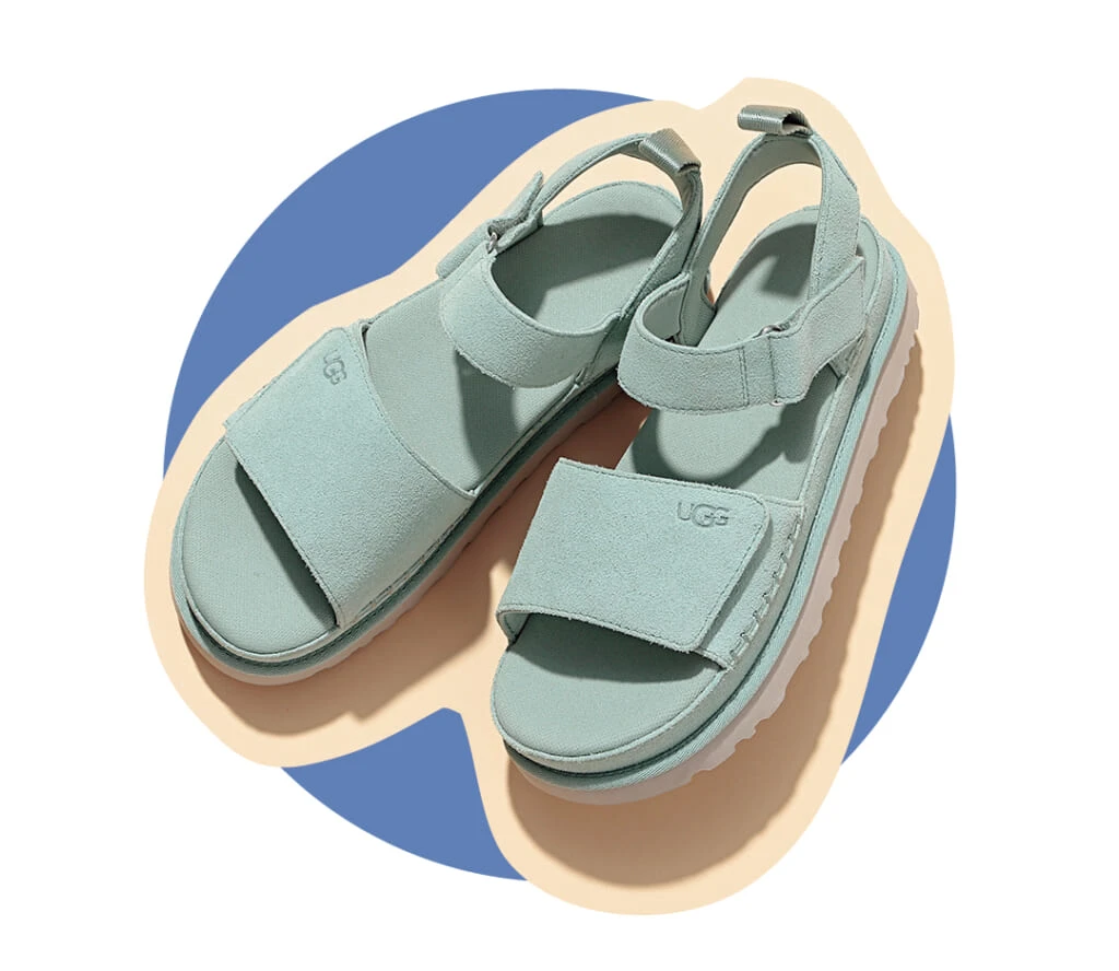 UGGの長時間歩いても疲れない厚底サンダル