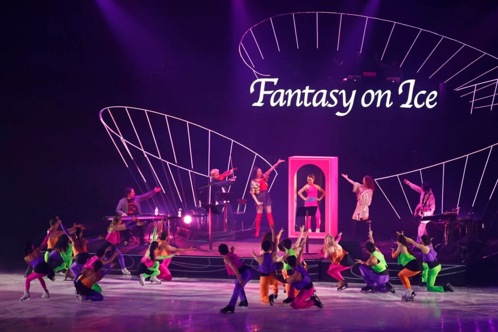 「ファンタジー・オン・アイス2025」のオープニング