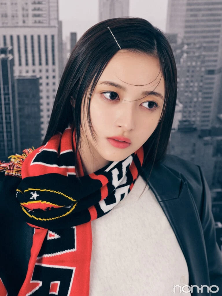 井上和・エッジのきいたスポみサッカーマフラー寄り
