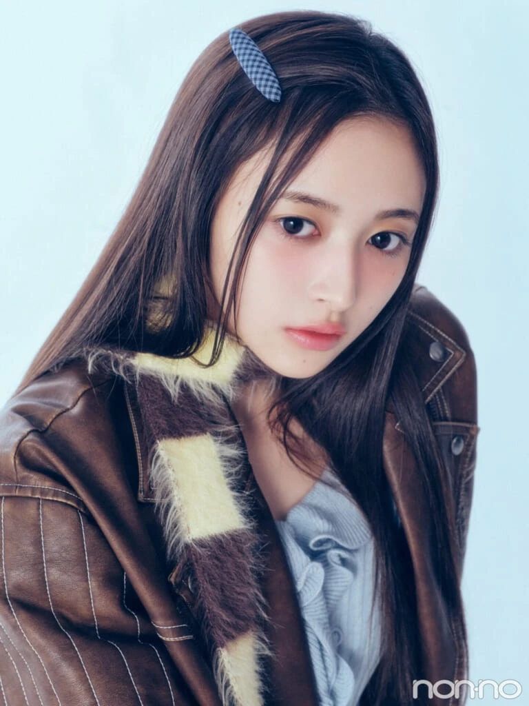 井上和のスリムボーダーマフラー・ヘアアレンジ