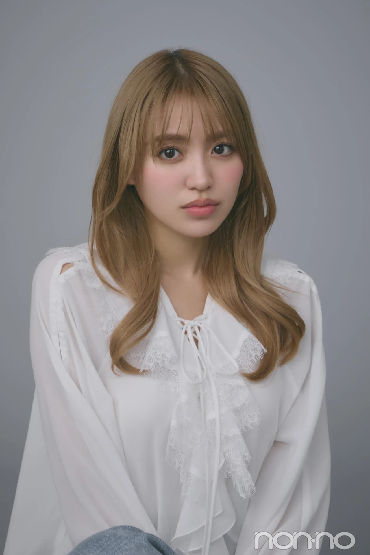 ストレートアイロンで韓国っぽくびれ巻き